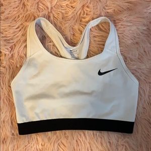 Nike women’s pro dri-fit sports bra